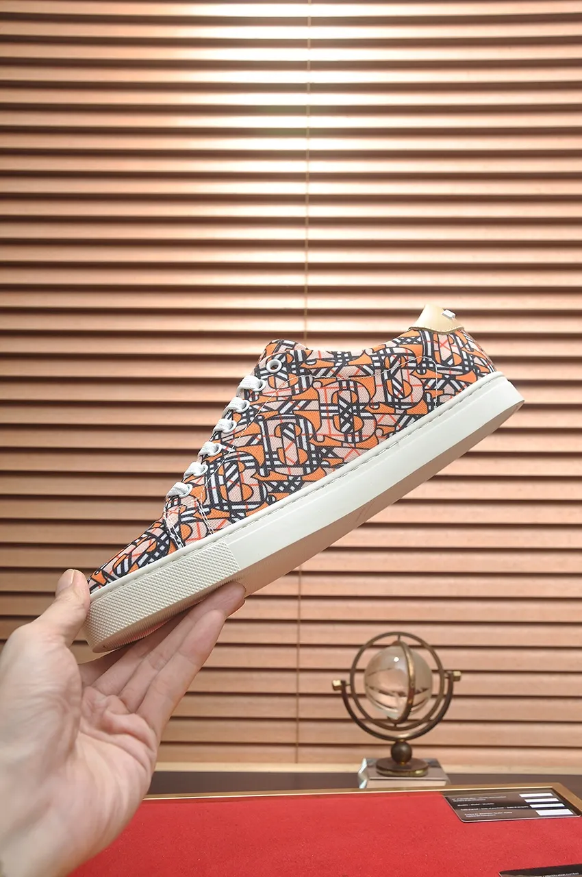 Men's shoes💰480💶[Burberry] (cowhide lining) classic low-top sneakers｜Imported cowhide with classic plaid fabric｜Cow leather lining｜Original outsole｜Fine workmanship and comfortable to wear Size: 38-44 (customized at 45)